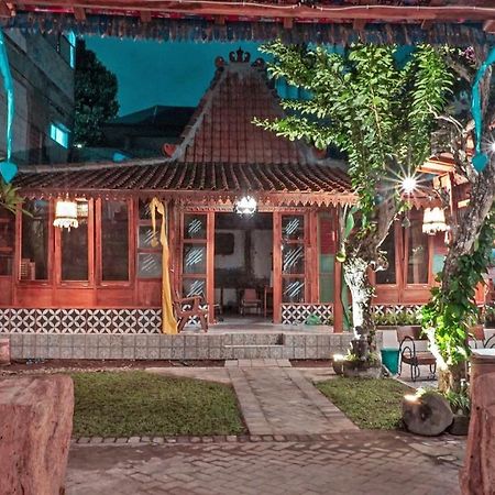 Budarno Homestay Kejayan Exteriör bild
